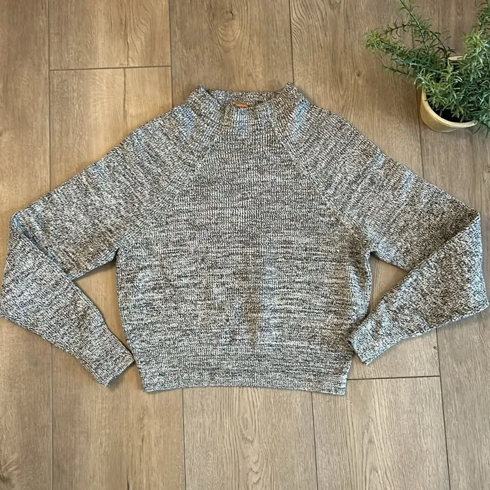 LIKE NEW FREE PEOPLE THICK KNIT CROPPED MOCK NECK SWEATER GRAY SIZE MEDIUM